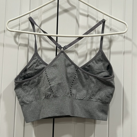 Pro-Fit Seamless Racerback Sports Bra - Picture 6 of 6